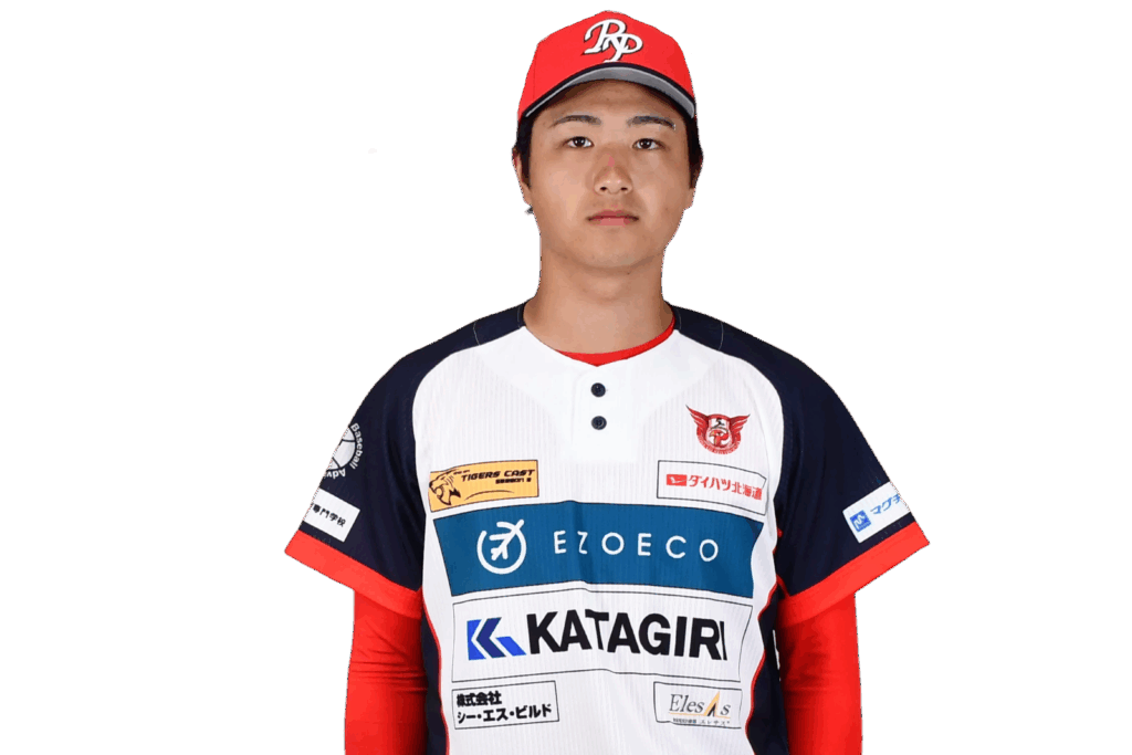 背番号81の長谷川　晴也人選手がユニフォーム姿で正面を向いている